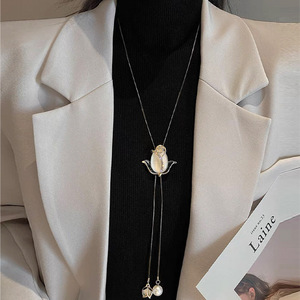 Crystal Flower Pendant Necklace With Droplet Chain For Women Everyday Wear Fashion Jewelry Accessory - Product Image 4