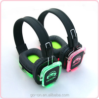 DJ Party Utilisez un casque et un émetteur Disco silencieux avec fonction de contrôle des lumières LED RF-309