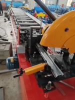 Machine de formage à froid de profilés pour volets roulants manuels et portes de garage