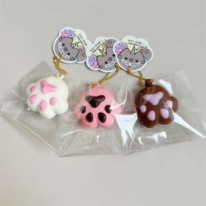 Pendentif anti-stress ultra-doux en PU, en forme de patte de chaton de dessin animé, à récupération lente, effet pain simulé - Product Image 5