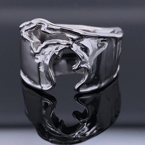 Anello a Forma d'Onda per Donne, Stile Minimalista in Metallo, Gioiello da Dito alla Moda - Product Image 1