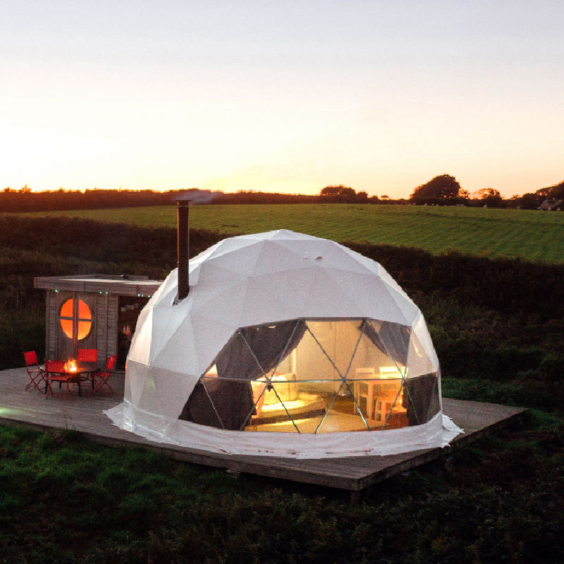 Winter Outdoor Luxury Igloo Geodesic Glamping Clear Dome House Tent avec isolation de cheminée