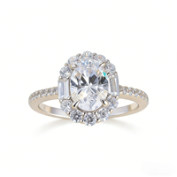 Bague ovale en argent sterling 925 avec moissanite, sertissage halo et pierres latérales baguette, 1500 ㎡   Fournisseur de bijoux en gros OEM ODM