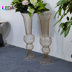 Support de Présentation LEDA Luxe Géant en Métal Doré pour Boule de Fleurs, Vase, Centre de Table, Décoration de Mariage et Événements - Product Image 4