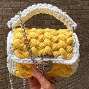 Borsa a Spalla da Donna Estiva da Spiaggia di Grande Capacità Lavorata all'Uncinetto in Tinta Unita Fatta a Mano con Etichetta Pendente Personalizzata di Design - Product Image 5