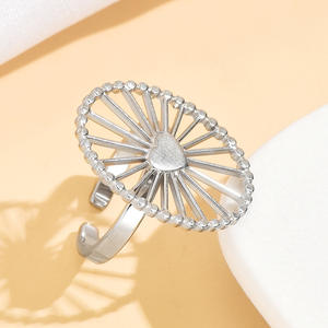 CAIOOCHE Bijoux de mode Nouvelle collection Bagues Cœur en acier inoxydable Plaqué or Tendance Bagues Femme Motif Fleur Cadeau Fête des Mères - Product Image 4