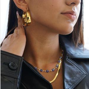 Boucles d'oreilles créoles personnalisées en acier inoxydable plaqué or 14 carats, motif carte d'Afrique surdimensionné couleur or - Product Image 5