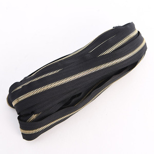 Venta al por mayor No.8 Latón Cadena larga Cremallera de metal o Cremalleras Rollo Cremallera continua para chaqueta y bolso - Product Image 5