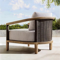 Nordisches Outdoor-Sofa-Set aus Massivem Teakholz, PE-Rattan Gartenmöbel, Wasserfeste Gepolsterte Lounge-Sofa-Stuhl-Tisch-Kombination