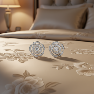 Orecchini E2054 in Oro Bianco con Diamanti Taglio Brillante Rotondo Colore D Naturali Stile Romantico da Sposa per Donna - Product Image 2