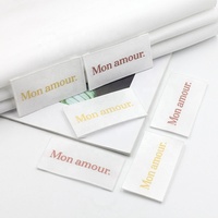 Étiquettes de vêtements en satin écologiques de haute qualité avec logo personnalisé Reuners, étiquettes tissées en coton pour vêtements, sacs, chaussures, pliage central
