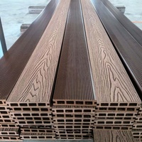 Plancher extérieur en teck foncé massif gaufré Terrasse en bois composite Interlocking Co Extrusion WPC Planche de terrasse pour parc