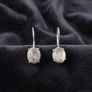 Boucles d'oreilles pendantes en opale dendritique blanche, faites à la main par un designer, en argent sterling 925 plaqué, unisexe - Product Image 1