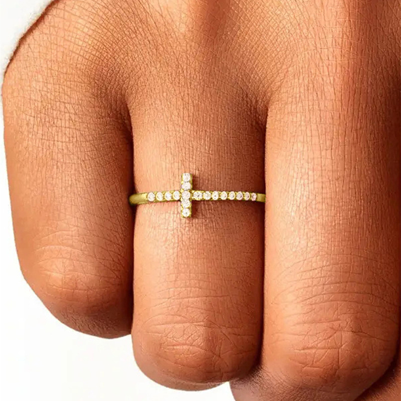 Q831 yellow gold