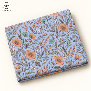 Tessuto in Voile di Cotone Meadow Bloom con Stampa Floreale e Farfalle, Popeline di Cotone per Bluse Estive Leggere - Product Image 4