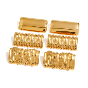 Pendientes Geométricos Cuadrados de Acero Inoxidable con Baño de Oro de 18k, Diseño de Ondas, Joyería Moderna, Accesorio de Moda - Product Image 1