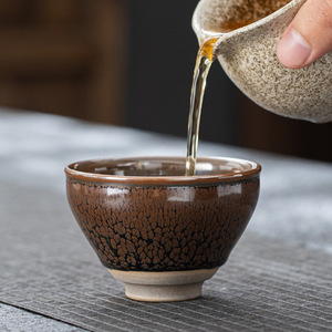 Taza <span class=keywords><strong>de</strong></span> Té Tenmoku Clásica Hecha a Mano con Esmalte <span class=keywords><strong>de</strong></span> Goteo <span class=keywords><strong>de</strong></span> Aceite Alterado en Horno, <span class=keywords><strong>Porcelana</strong></span> Negra Rica en Hierro para Ceremonia <span class=keywords><strong>de</strong></span> Degustación - Product Image 3
