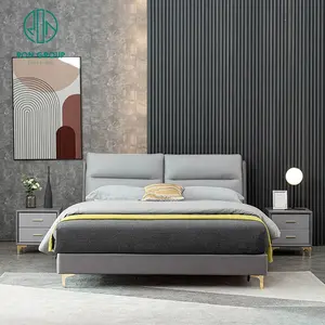 La camera da letto grigia elegante moderna di lusso mette la mobilia con il piccolo comodino letto Queen size letto imbottito