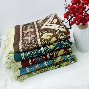 Tapis de prière rembourré en chenille à imprimé floral en polyester 2026, doux, en peluche, lavable, cadeau musulman pour le Namaz et le Ramadan - Product Image 1