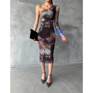 เดรสผ้าทูลสีเบจแขนเดียว ประดับเลื่อมและลูกปัด คอสูง ทรงเอไลน์ ยาวกรอมพื้น สไตล์งานเลี้ยงกลางคืน ฤดูหนาว ไซส์ XL - Product Image 1