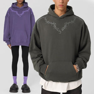 Sudadera con Capucha KingSen con Estampado de Espinas Bordadas, Cuello en V, Unisex, Estilo Urbano de Invierno, Diseño Personalizado Holgado, 100% Algodón - Product Image 1