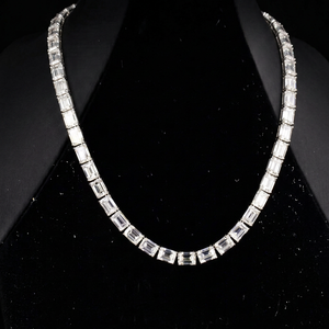 Collier tennis en diamants de laboratoire taille émeraude 30 CT |   Total 30 carats, qualité EF, pureté VVS-VS, certifié IGI |   Or blanc massif 14 carats, bijou de luxe - Product Image 1