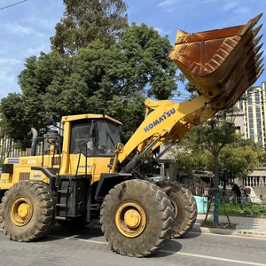 Chargeuse sur pneus Komatsu WA470-3, machine puissante et robuste pour la construction et la manutention de matériaux, haute performance. - Product Image 3