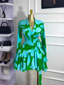 Abito da donna 2026 - Elegante gonna corta plissettata <span class=keywords><strong>a</strong></span> <span class=keywords><strong>maniche</strong></span> <span class=keywords><strong>lunghe</strong></span> con stampa dolce - Product Image 2