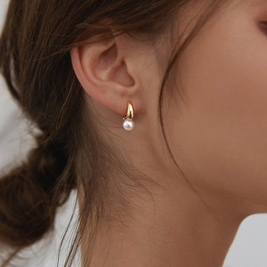<span class=keywords><strong>Orecchini</strong></span> a cerchio in argento puro stile minimalista Vintage alla moda da donna in stile Hong Kong <span class=keywords><strong>orecchini</strong></span> di perle <span class=keywords><strong>con</strong></span> gioielli placcati in <span class=keywords><strong>oro</strong></span> - Product Image 2