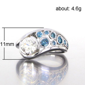 Anello Geometrico Traforato con Zirconi per Donne, Gioiello da Dito Minimalista ed Elegante - Product Image 5