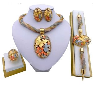 Elegante Juego de Joyas de Novia para Mujer con Chapado en Oro Grueso y Diseño con Acentos de Diamantes para Ocasiones de Boda/Compromiso - Product Image 1