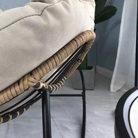 Chaise berçante en métal de confort de luxe avec coussin doux pour la relaxation extérieure de salon ou de salon de patio