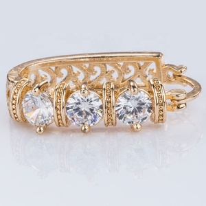 Pendientes de aro Huggie de cristal multicolor en tono dorado para mujer, pendientes de moda tallados huecos para fiestas, banquetes diarios - Product Image 6