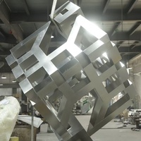 Sculpture géométrique en acier inoxydable en forme de cube, formes abstraites imbriquées pour les espaces modernes / projets commerciaux