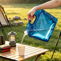 Poche souple transparente bleue de 10 L avec poignée en plastique durable, bec verseur grande capacité, facile à remplir pour eau et liquides