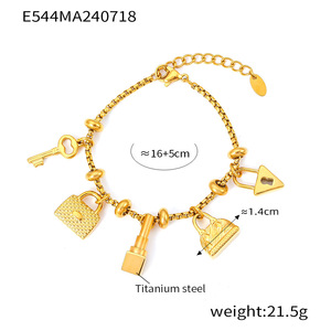 กำไลข้อมือวินเทจแบบปรับแต่งได้ ป้องกันการหมอง 18K ทอง PVD สแตนเลสสตีล พร้อมตัวล็อกแบบกระเป๋าและจี้เปลี่ยนได้ - Product Image 6