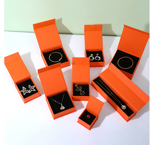 Tùy chỉnh màu trắng logo rỗng nhỏ từ vòng cổ hộp đồ trang sức cho quà tặng hiển thị bao bì - Product Image 6