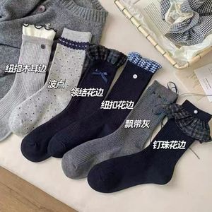 Chaussettes en dentelle pour femmes, mi-mollet, motif à carreaux, avec nœud, respirantes, anti-transpiration, style élégant, pour jeunes de 18 à 40 ans - Product Image 3