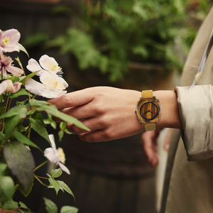 Relojes de Madera de Edición Limitada Listos para Enviar con Correa de Cuero, Forma Única, Descuento de Liquidación, Disponibles en Existencia - Product Image 6