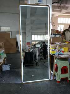 Miroir LED mural contemporain grand format pour salon de coiffure et maquillage – Mobilier moderne pour salons de barbier - Product Image 6