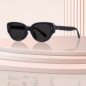 Gafas de Sol Retro Estilo Ojo de Gato, Montura Negra de PC, Polarizadas UV400, Unisex, Protección Solar, Estilo Urbano, Gafas de Verano a la Moda - Product Image 1