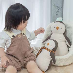 Doudou original en tissu de lin en forme de petit pingouin avec rembourrage en coton PP pour cadeau de Noël ou d'anniversaire bébé 0-24 mois - Product Image 4