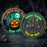 Pièces de défi lumineuses en métal en émail souple, en alliage de zinc, personnalisées en usine, avec pigment phosphorescent, souvenirs de fête d'Halloween, en gros