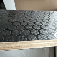 Contreplaqué hexagonal noir et rouge personnalisé, antidérapant pour extérieur, pour scène