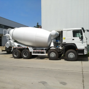 Semi-<span class=keywords><strong>remorque</strong></span> robuste HOWO 8x4 12 roues 371 CV 14 m³ en acier avec une charge utile <span class=keywords><strong>de</strong></span> plus <span class=keywords><strong>de</strong></span> 30 000 kg, moteur, pompe et roulements - Product Image 2