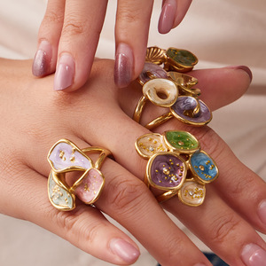 Anillo de Hoja de Loto Chapado en Oro de 18K Resistente al Deslustre para Mujer, con Resina Epoxi Colorida, Acero Inoxidable 316L, Joyería de Moda - Product Image 3
