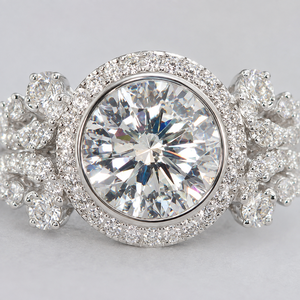 Anello di Lusso con Gemma Rotonda per Donne, Elegante Gioiello da Dito per Feste e Cerimonie - Product Image 5