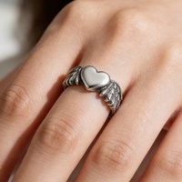 Neuer Modischer Punk Vintage Schmuck Edelstahl Gravierter Feder-Engelsflügel Herz Liebe Fingerring für Männer und Frauen
