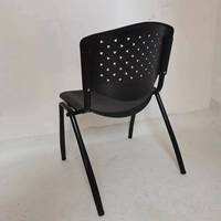 Chaise d'entraînement empilable en plastique avec dossier ergonomique à motif triangulaire et structure en acier pour salle de classe, salle de conférence