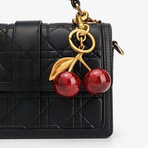 Nuevo Llavero Mosquetón de Metal Dorado con Diseño de Cereza y Dibujos Animados, de Alta Calidad, Venta Caliente 2025, con Transferencia Térmica - Product Image 4